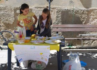 Ventajas y beneficios de enseñar a tus hijos a vender