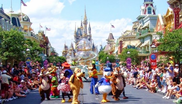 Disney eliminará pajillas de plástico en sus parques