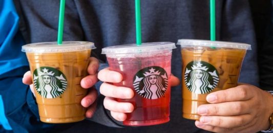Starbucks le dice adiós a las pajillas de plásticos