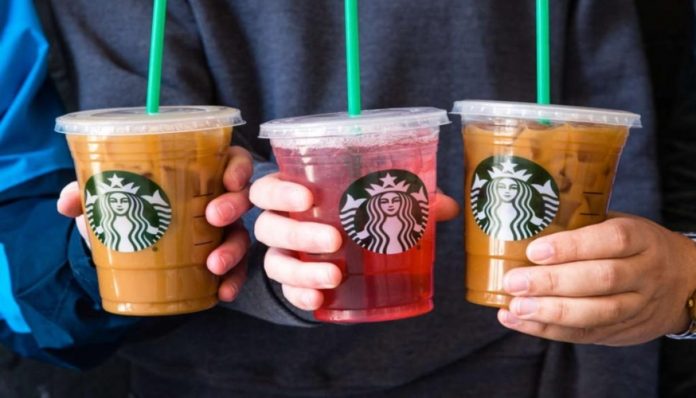 Starbucks le dice adiós a las pajillas de plásticos