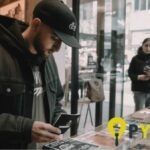 Descubre las 4 estrategias de distribución de publicidad que tu negocio necesita entrega de folletos en el punto de venta