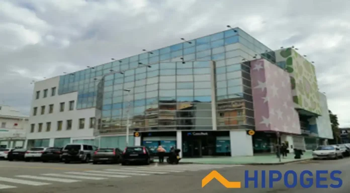 Hipoges formaliza la venta de un centro comercial