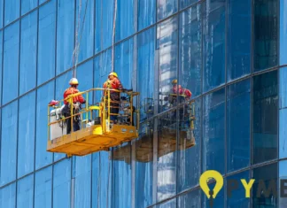 limpieza de fachadas acristaladas en altura en Madrid