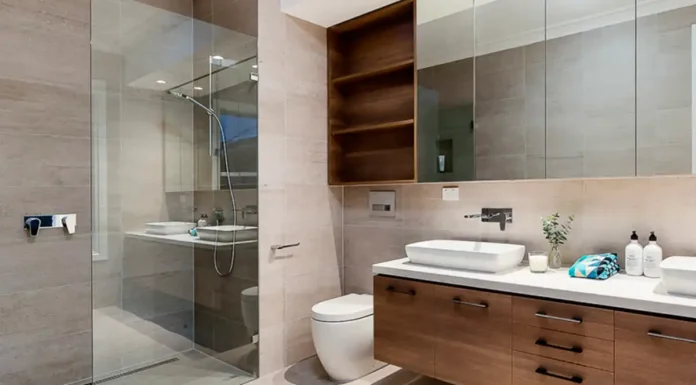 DuchaVida: la empresa que empezó reformando baños en Barcelona y hoy marca tendencia en tres ciudades empresa de reformas de duchas DuchaVida