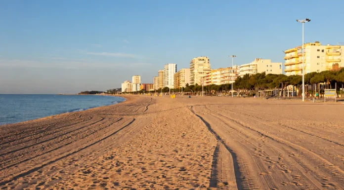 Platja d’Aro recupera la continuidad peatonal de su frente marítimo con una nueva pasarela sobre el Ridaura, adjudicada a Copisa pasarela sobre el Ridaura en Platja d'Aro