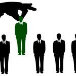 Características del personal al momento de seleccionarlo Empleados deben contar al menos con la experiencia de haber solucionado un problema.